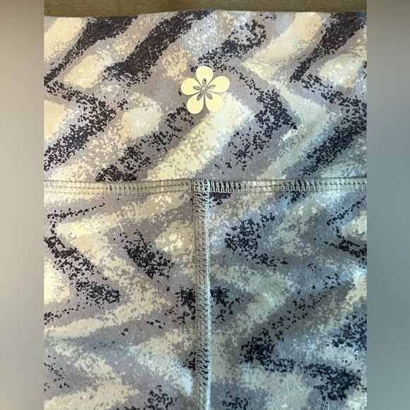 Tuff Athletic geometric leggings size small - Picture 3 of 9